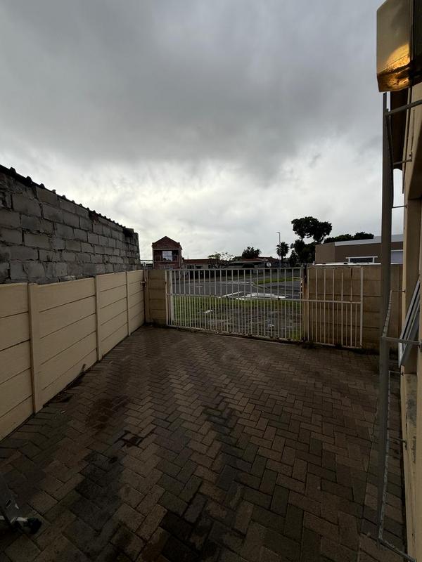 To Let 2 Bedroom Property for Rent in Athlone Western Cape